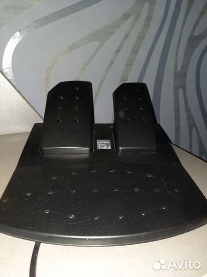 Игровой руль с педалями