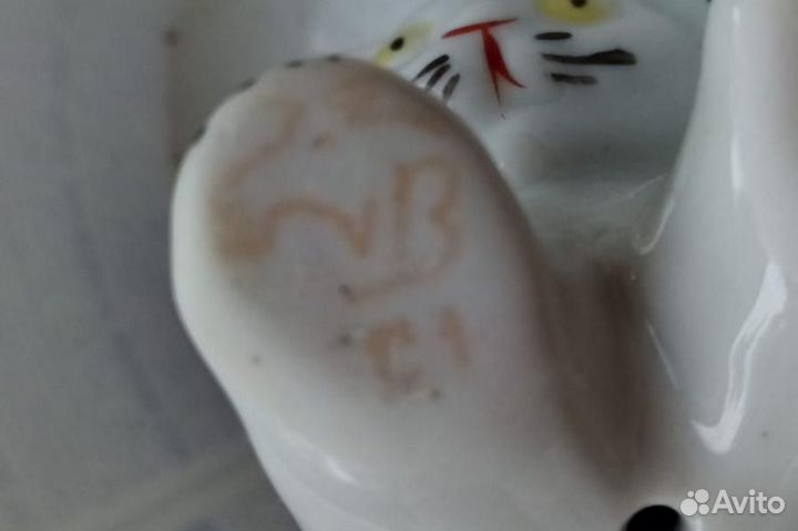 Фарфоровая статуэтка 