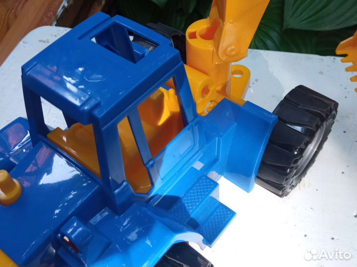 Экскаватор. игрушки