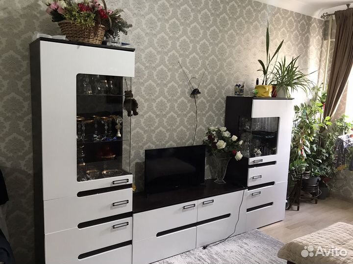 Шкаф витрина