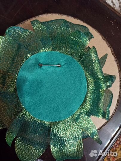 Брошь ручной работы цветок