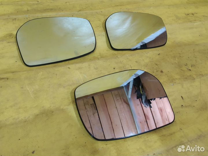 Стекло зеркала Toyota Yaris 2005-2011