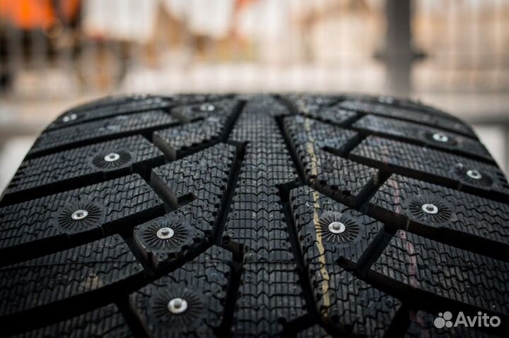 Nokian Tyres Hakkapeliitta R5 275/50 R22