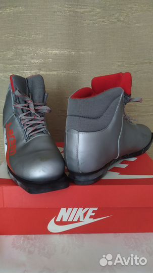 Лыжные ботинки