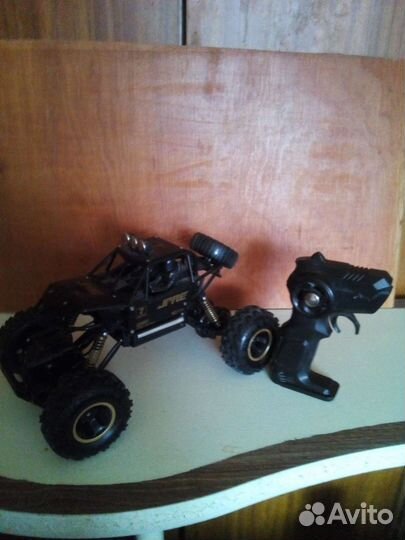 Джип на р/у,акб-2000mAh, 4на4