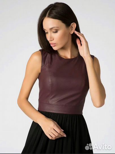 Платье из экокожи с юбкой в сетку