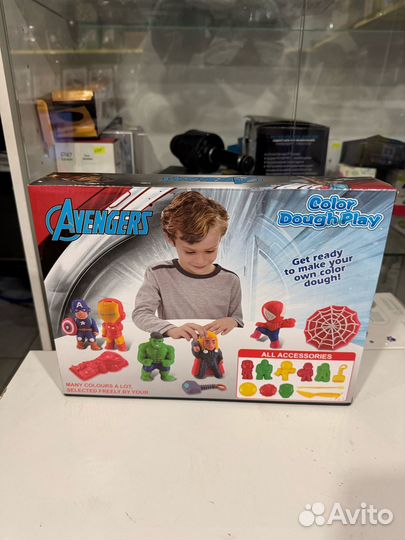 Набор пластилина в комплекте с формочками Мстители