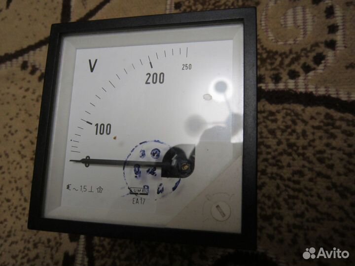 Щитовой вольтметр