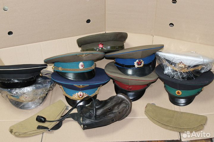 Фуражки, Каска. Планшет Ремни