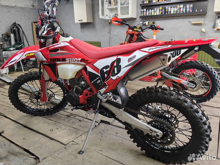 Regulmoto holeshot red edition