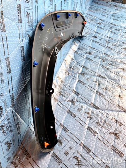 Расширители арок передние левые Toyota Hilux 8