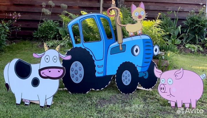 Фотозона синий трактор
