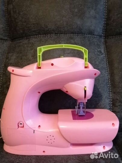Игрушка для девочки: Швейная машинка