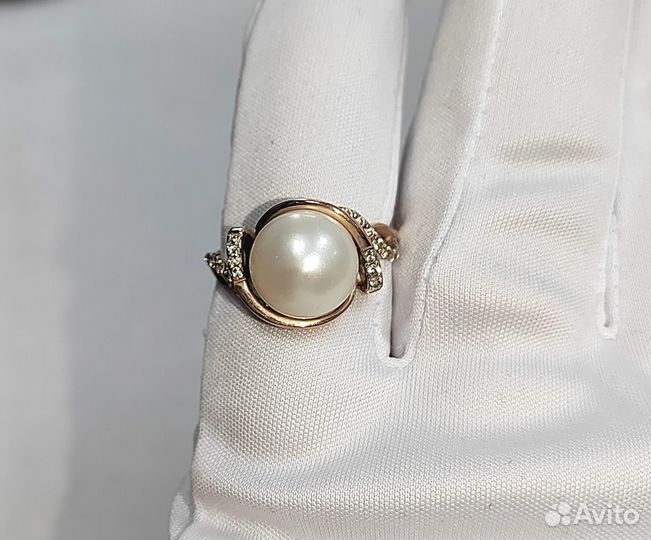 Золотое кольцо с камнем 18р