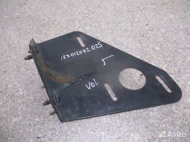 Кронштейн воздушного фильтра Volvo 8149213