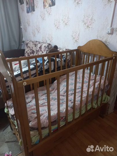 Детская кровать с маятником и ящиком