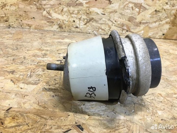 Опора двигателя передняя Audi Q7