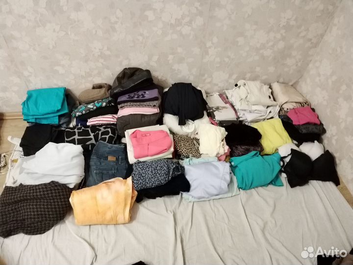 Отдам бесплатно вещи пакетом за шоколад