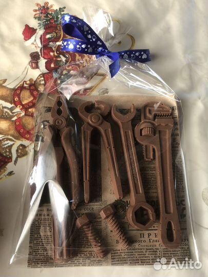 Инструмент из шоколада