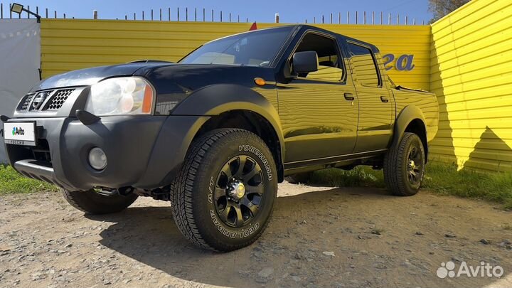 Nissan NP300, 2010