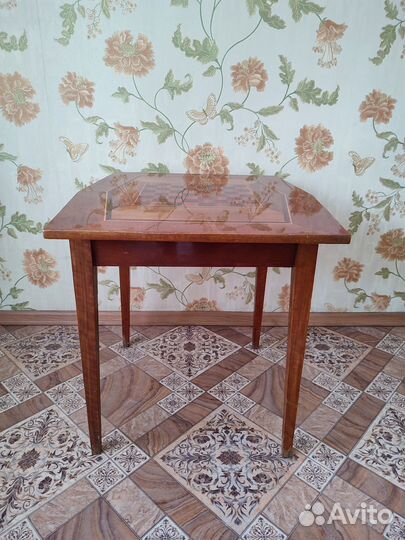 Шахматный столик