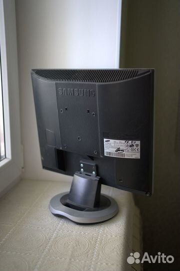 Монитор Samsung SyncMaster 710N, 1280x1024, 75 Гц