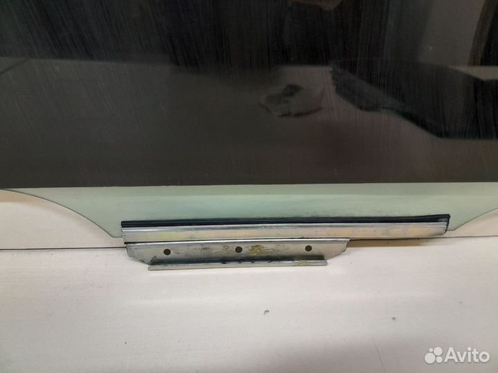 Стекло двери задней левой Toyota Auris E150 2006-2