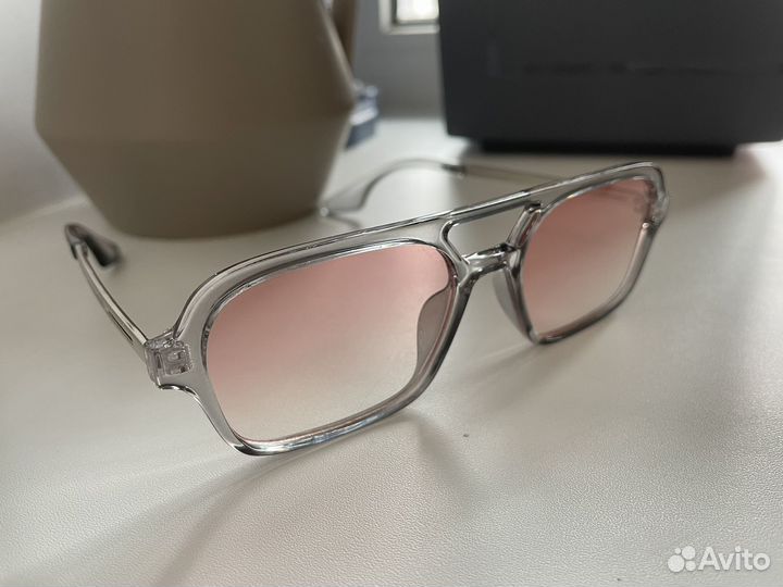 Солнечные очки с цветными стеклами