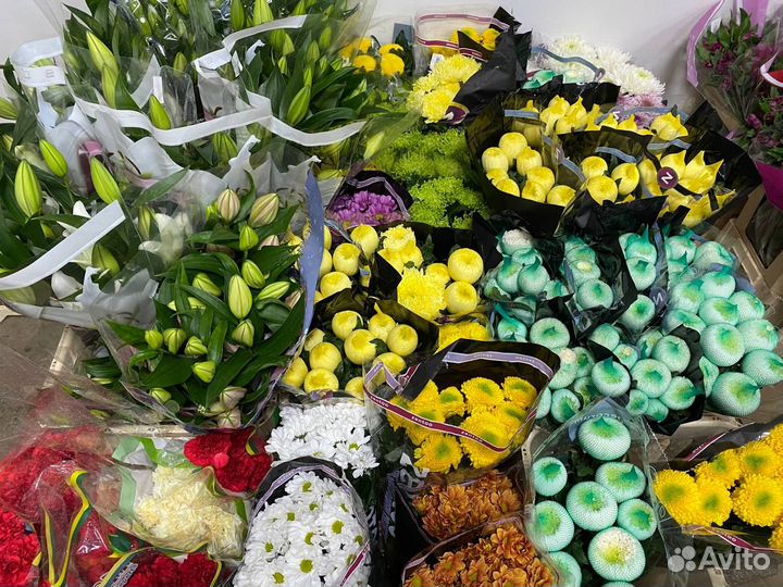 Хризантема оптом цветы розы зелень