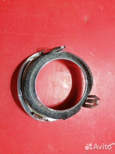 Накладка противотуманной фары Lexus Lx