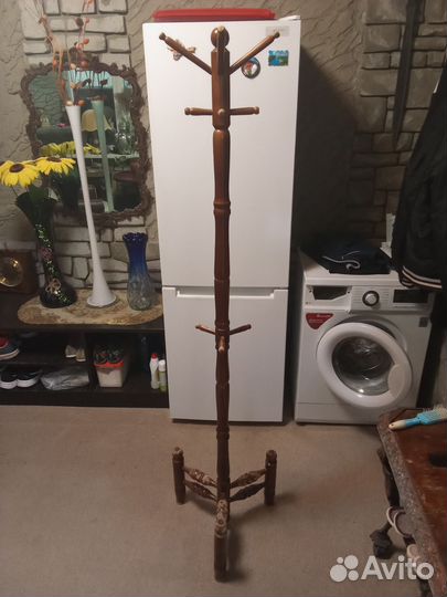 Вешалка напольная деревянная