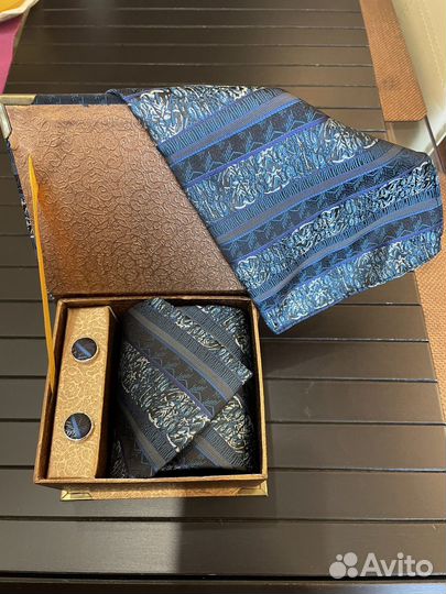 Подарочный набор (галстук-платок-запонки)
