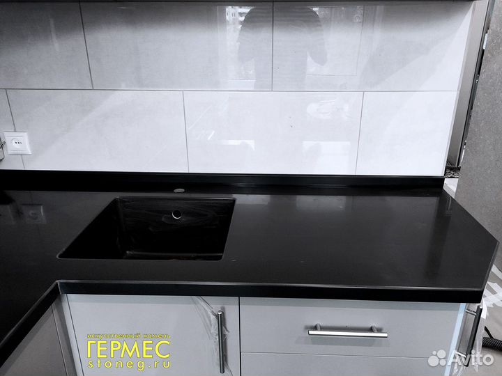 Столешница угловая для кухни из камня Grandex м2