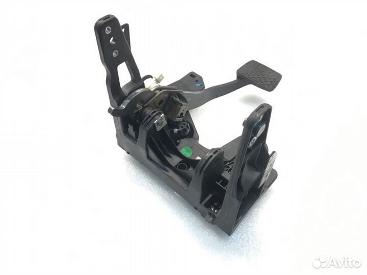 Педаль тормоза Chevrolet Orlando 1.8 2014