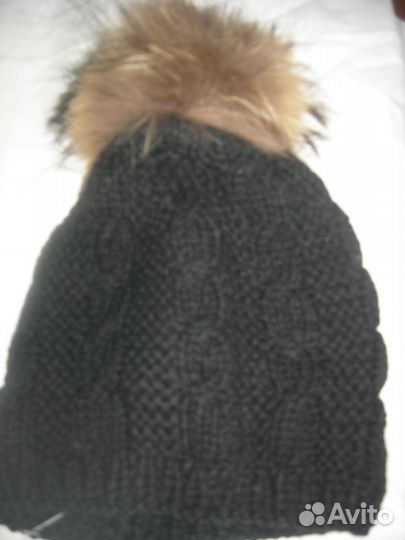 Вязаная шапка с помпоном из натурального меха