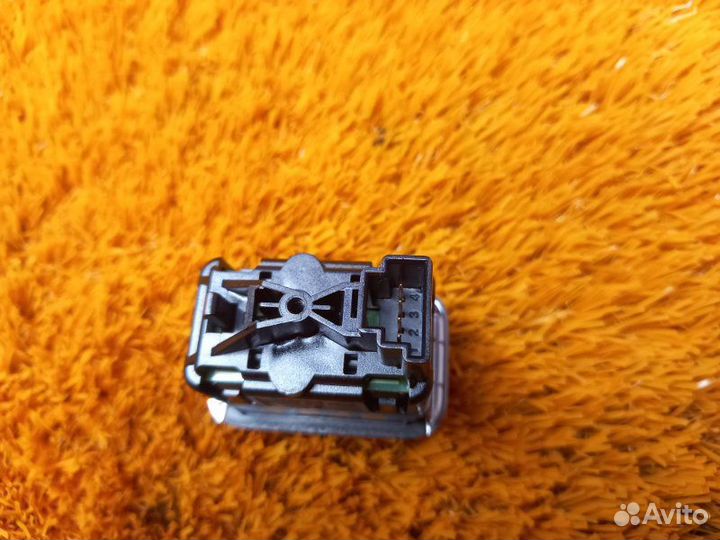 Кнопка стеклоподъемника передняя левая