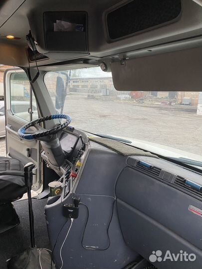 Freightliner Columbia, 2004