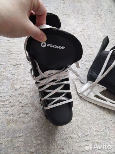 Коньки хоккейные