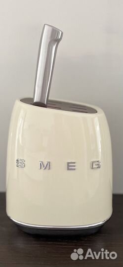Подставка с ножами Smeg