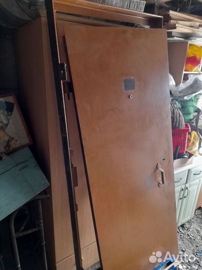 Дверь входная железная