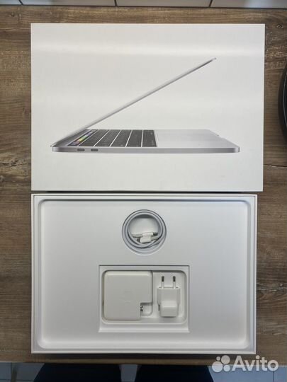 Macbook Pro 13 (2017), 256 Гб, Core i5, 3,1Ггц,650