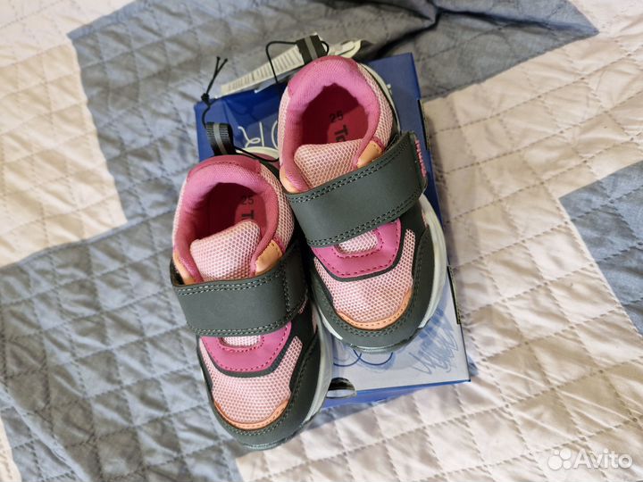Кроссовки для девочки 25р