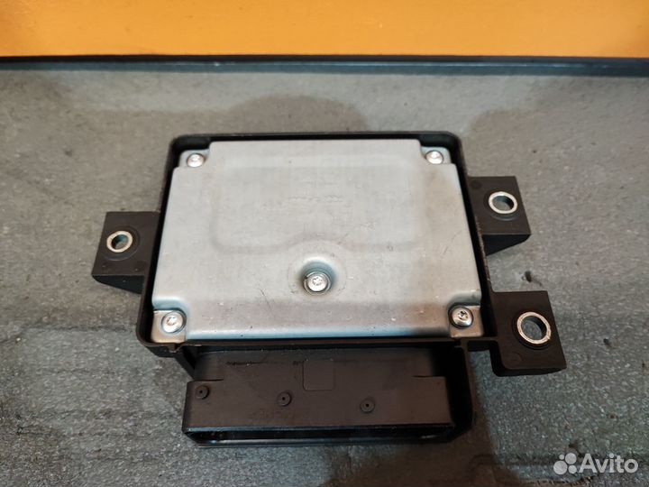 Блок ручника Volkswagen Tiguan 5N1