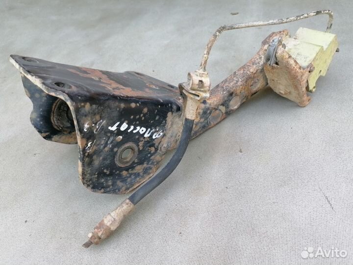 Распределитель тормозных усилий VW Passat B3