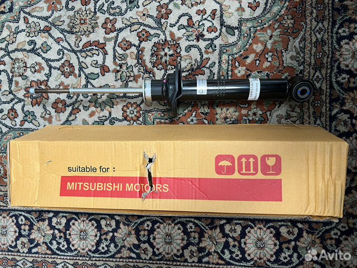 Амортизатор передний Паджеро 3 4