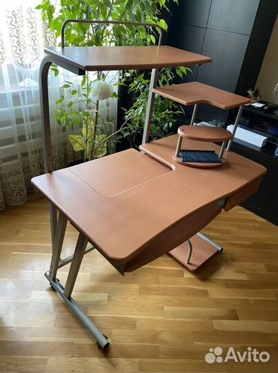 Компьютерный стол