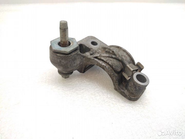 Кронштейн стабилизатора передний правый