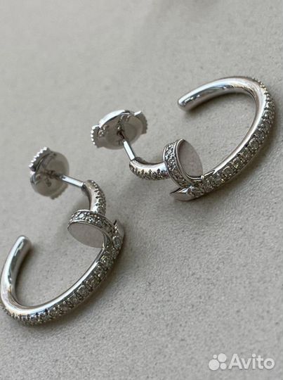 Золотые серьги Cartier гвоздь с бриллиантами