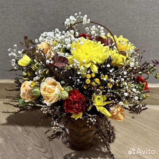 Букет цветов в корзине