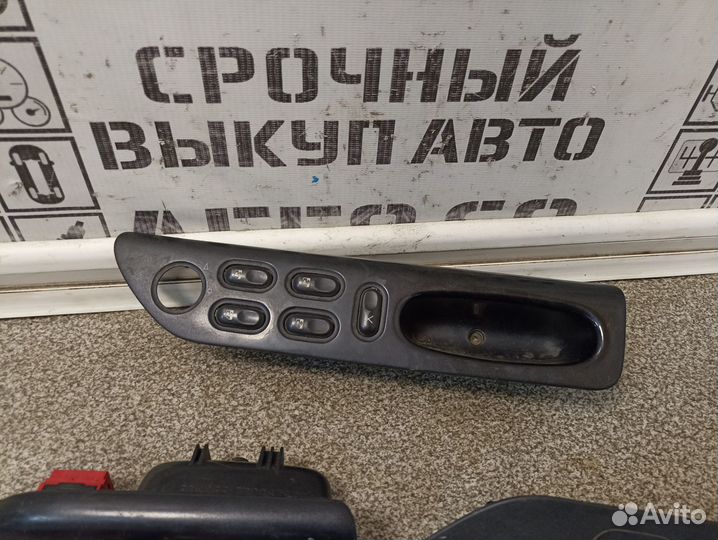 Блок управ. стеклоподъемниками Renault Laguna 1